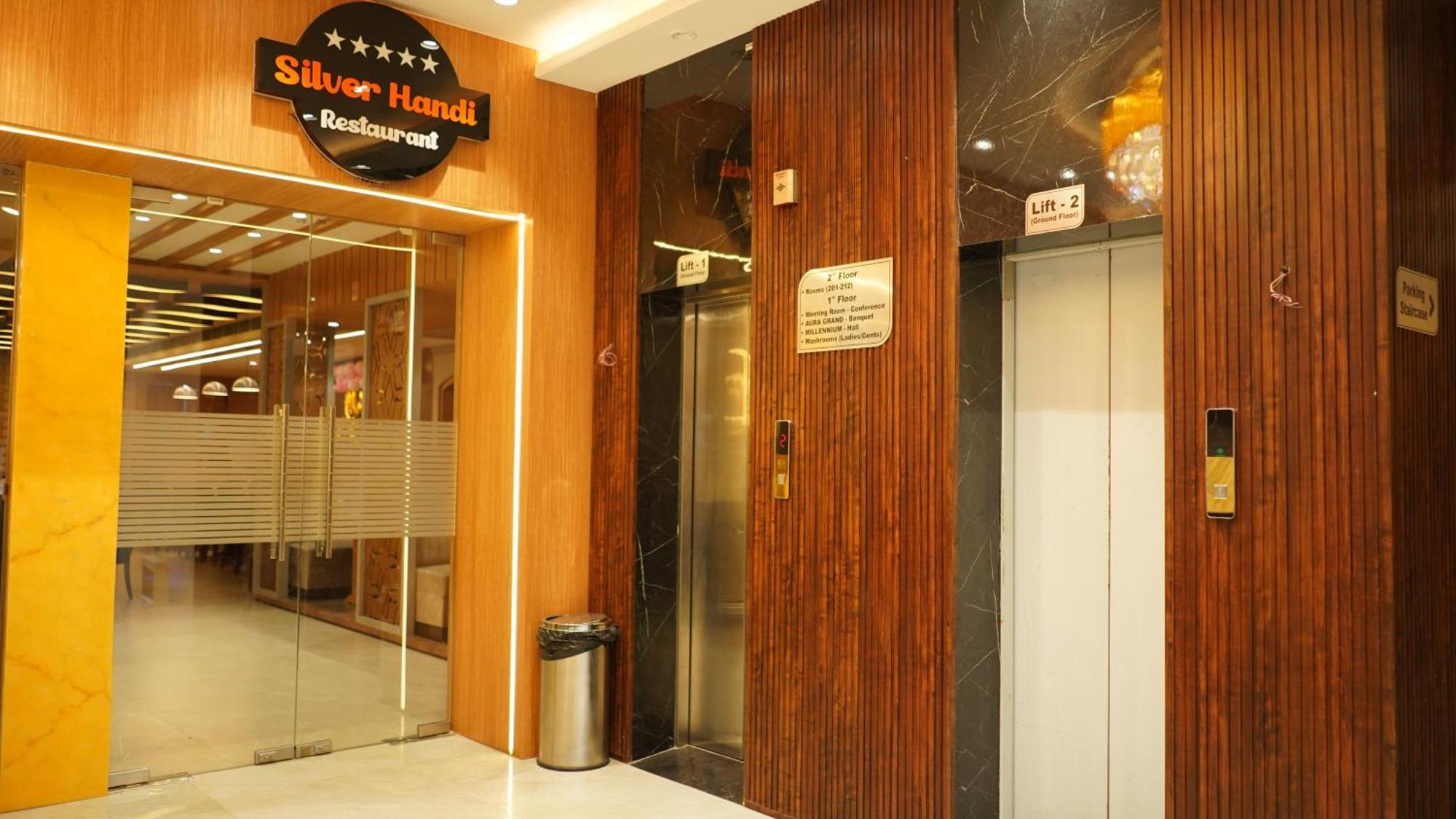 Hotel Silver Pearl Aligarh Kültér fotó